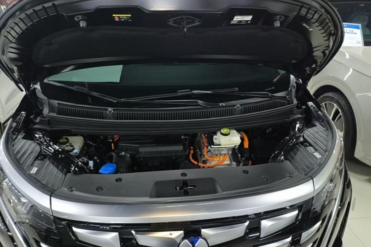 Used Denza D9 2024 DM-i 980 Four-Wheel Drive Prestige Model Engine Bay