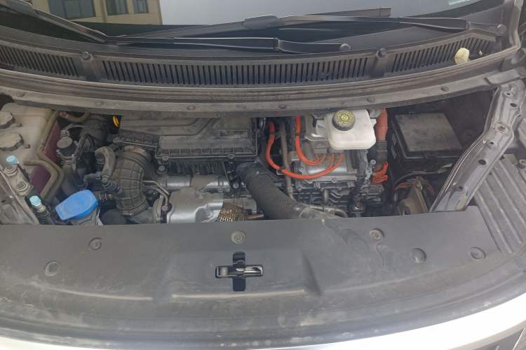 Used Denza D9 2024 DM-i 980 Four-Wheel Drive Flagship Model Engine Bay