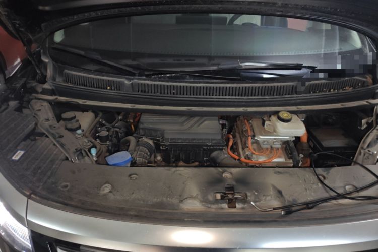 Used Denza D9 2024 DM-i 1050 Luxury Model Engine Bay