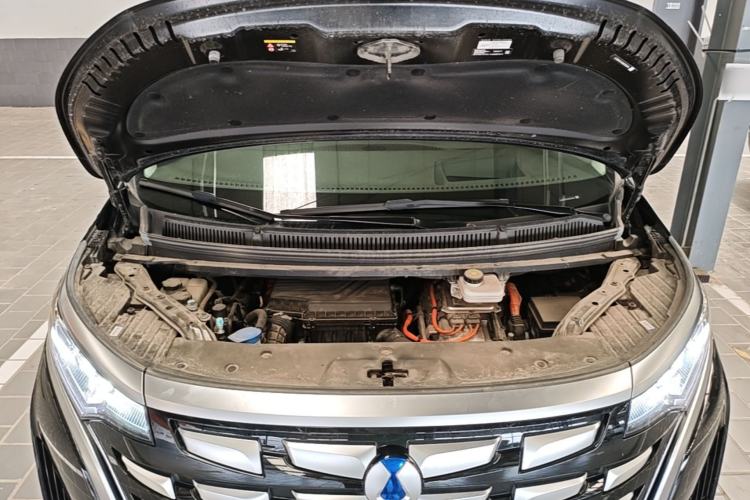 Used Denza D9 2024 DM-i 980 Four-Wheel Drive Prestige Model Engine Bay