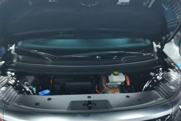 Used Denza D9 2024 DM-i 980 Four-Wheel Drive Prestige Model Engine Bay