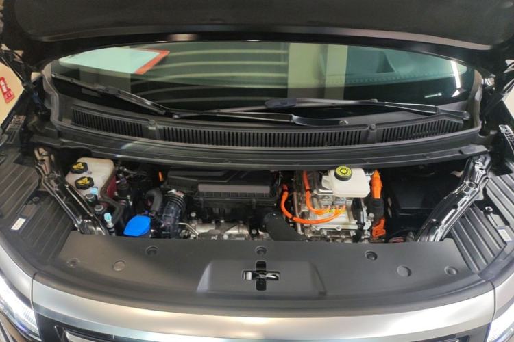 Used Denza D9 2024 DM-i 980 Four-Wheel Drive Prestige Model Engine Bay