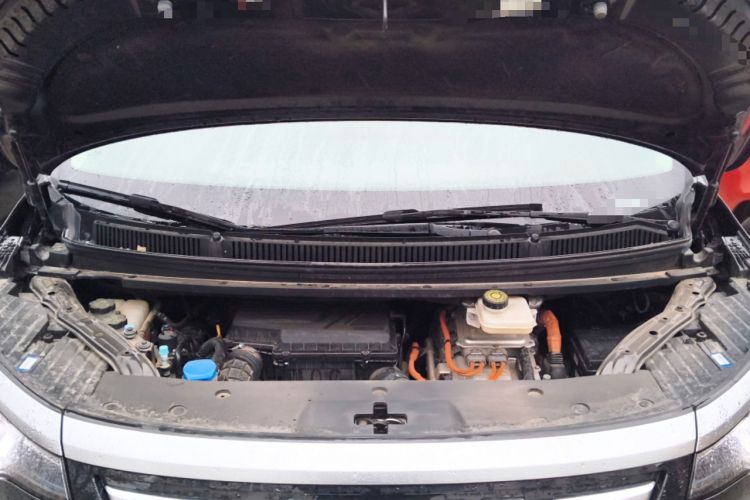Used Denza D9 2024 DM-i 1050 Luxury Model Engine Bay