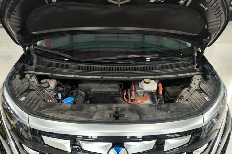 Used Denza D9 2024 DM-i 980 Four-Wheel Drive Prestige Model Engine Bay