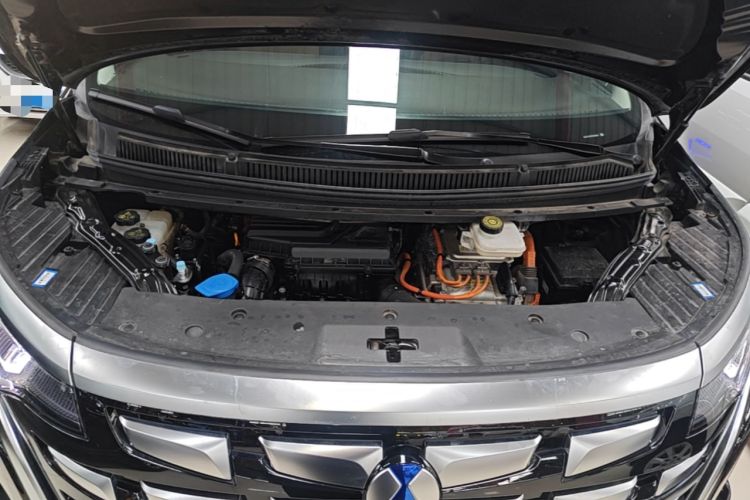Used Denza D9 2024 DM-i 970 Luxury Model Engine Bay