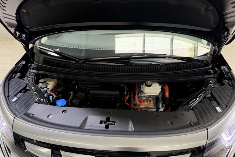 Used Denza D9 2024 DM-i 980 Four-Wheel Drive Flagship Model Engine Bay