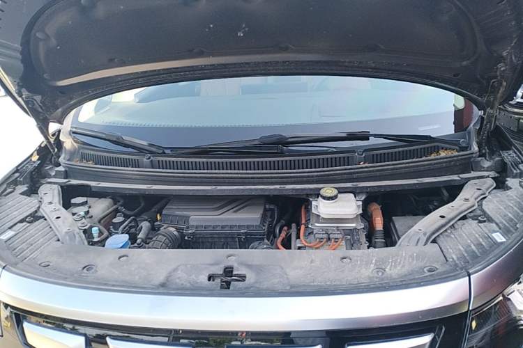 Used Denza D9 2024 DM-i 980 Four-Wheel Drive Flagship Model Engine Bay
