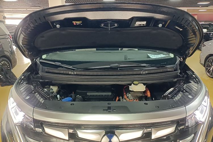 Used Denza D9 2024 DM-i 980 Four-Wheel Drive Flagship Model Engine Bay