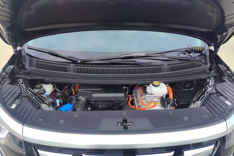 Used Denza D9 2024 DM-i 980 Four-Wheel Drive Prestige Model Engine Bay