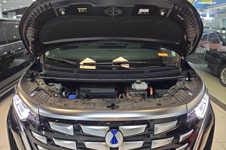 Used Denza D9 2024 DM-i 1050 Luxury Model Engine Bay