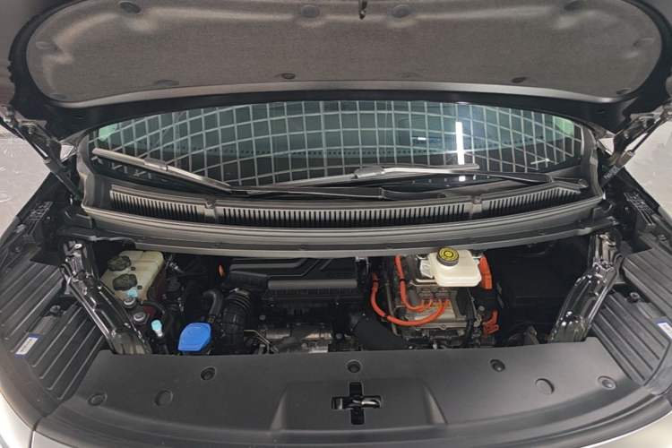 Used Denza D9 2024 DM-i 980 Four-Wheel Drive Prestige Model Engine Bay