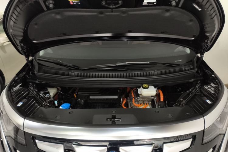 Used Denza D9 2024 DM-i 980 Four-Wheel Drive Prestige Model Engine Bay
