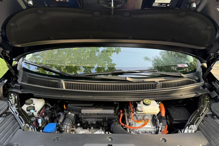 Used Denza D9 2024 DM-i 980 Four-Wheel Drive Prestige Model Engine Bay