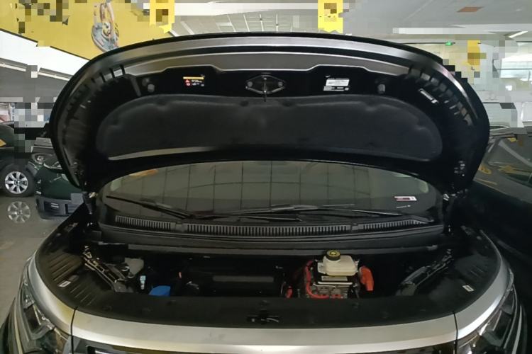 Used Denza D9 2024 DM-i 980 Four-Wheel Drive Prestige Model Engine Bay