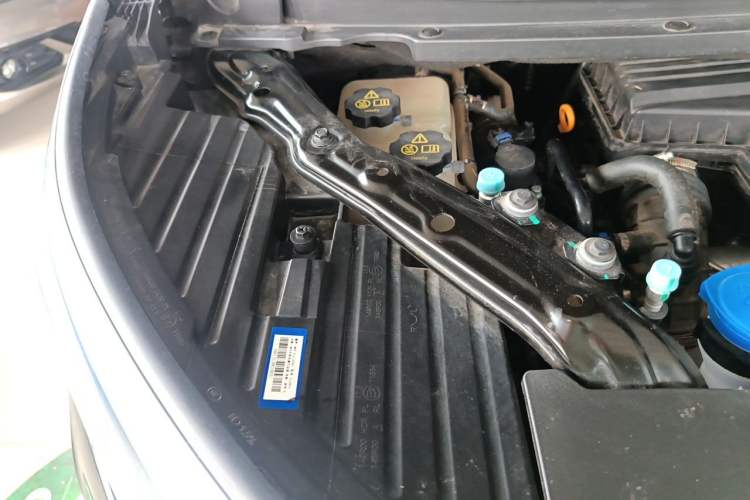 Used Denza D9 2024 DM-i 970 Luxury Model Engine Bay Right