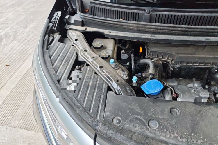 Used Denza D9 2024 DM-i 980 Four-Wheel Drive Prestige Model Engine Bay Right