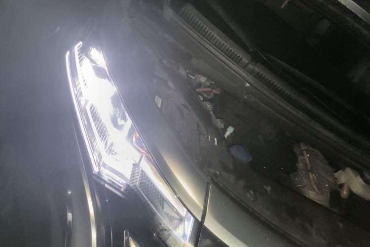 Used Denza D9 2024 DM-i 980 Four-Wheel Drive Prestige Model Engine Bay Right