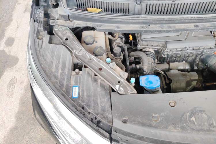 Used Denza D9 2024 DM-i 980 Four-Wheel Drive Prestige Model Engine Bay Right