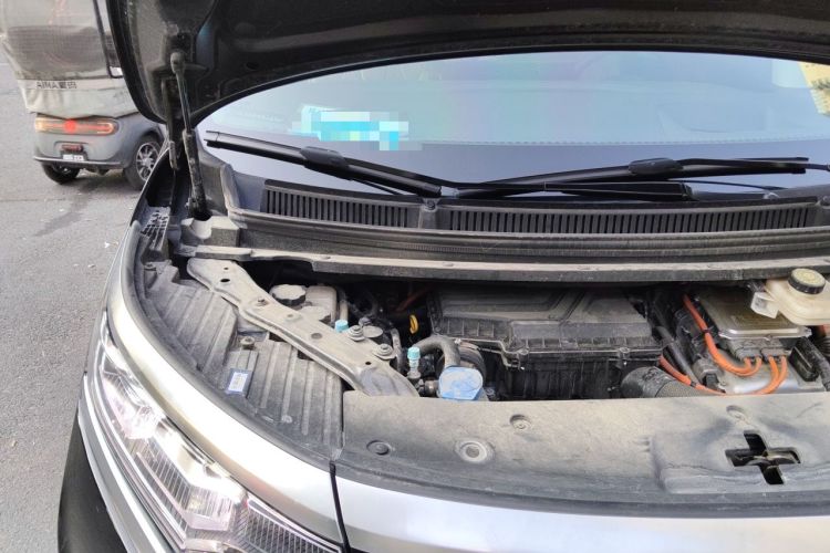 Used Denza D9 2024 DM-i 980 Four-Wheel Drive Prestige Model Engine Bay Right