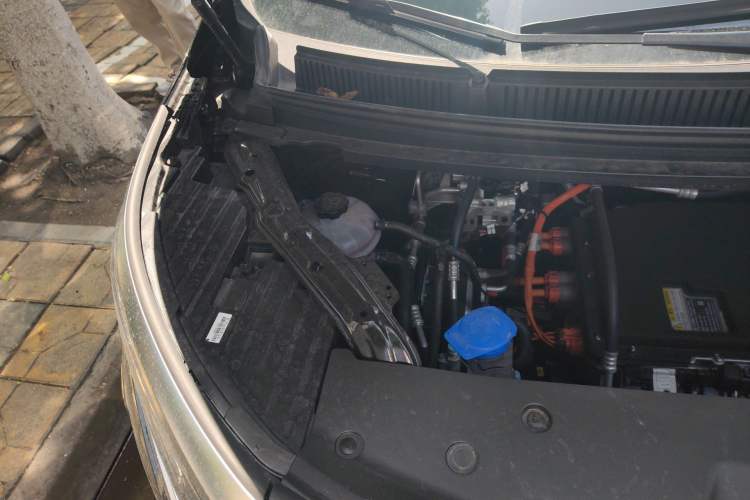 Used Denza D9 2024 EV 620 Premium Model Engine Bay Right