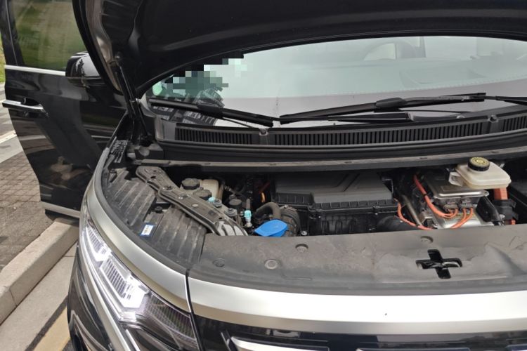 Used Denza D9 2024 DM-i 980 Four-Wheel Drive Flagship Model Engine Bay Right