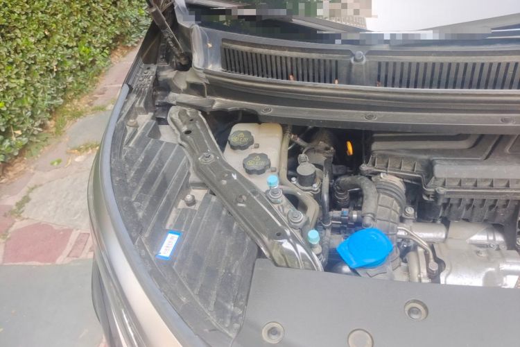 Used Denza D9 2024 DM-i 980 Four-Wheel Drive Flagship Model Engine Bay Right