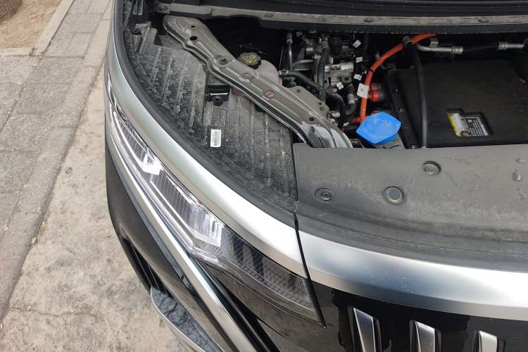 Used Denza D9 2024 EV 620 Premium Model Engine Bay Right