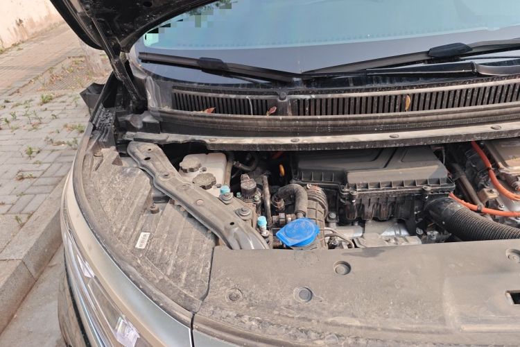 Used Denza D9 2024 DM-i 980 Four-Wheel Drive Prestige Model Engine Bay Right