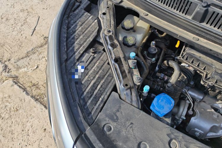 Used Denza D9 2024 DM-i 980 Four-Wheel Drive Flagship Model Engine Bay Right