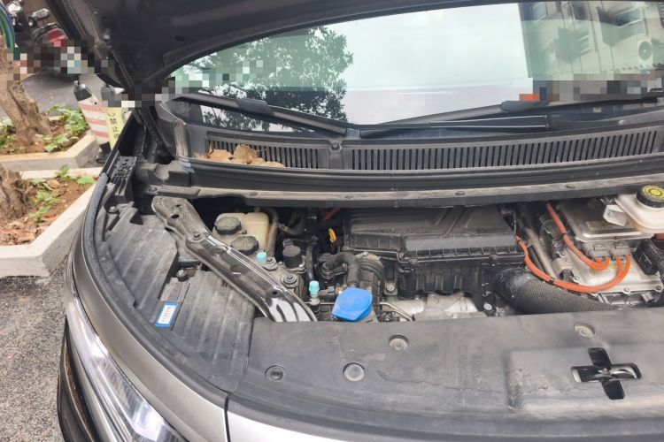Used Denza D9 2024 DM-i 1050 Luxury Model Engine Bay Right