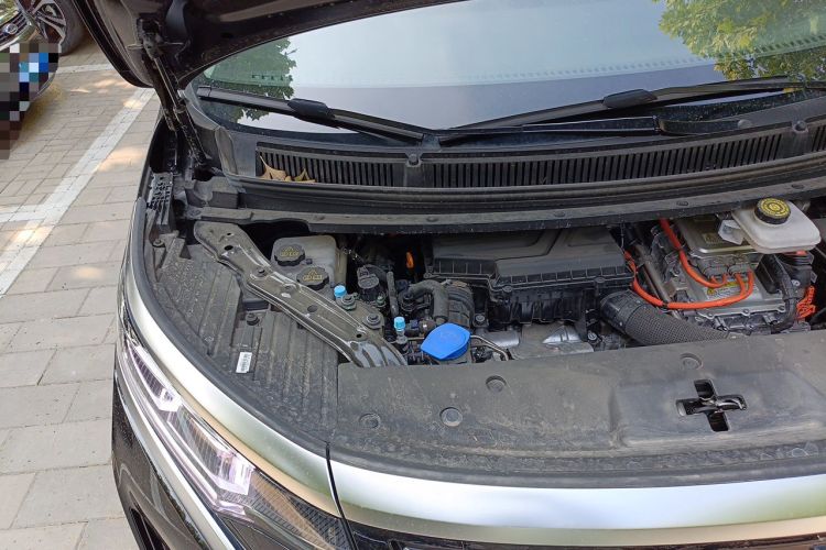 Used Denza D9 2024 DM-i 1050 Luxury Model Engine Bay Right