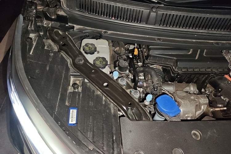 Used Denza D9 2024 DM-i 1050 Luxury Model Engine Bay Right