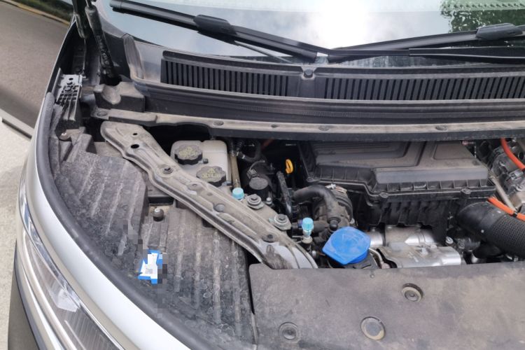 Used Denza D9 2024 DM-i 980 Four-Wheel Drive Prestige Model Engine Bay Right