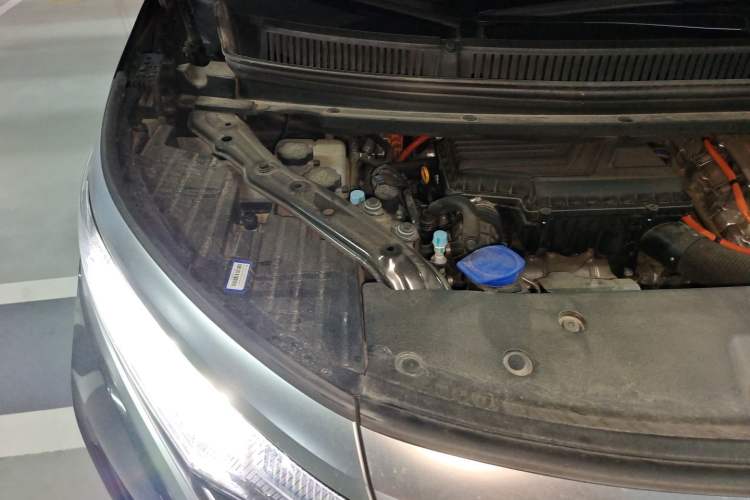 Used Denza D9 2024 DM-i 980 Four-Wheel Drive Flagship Model Engine Bay Right