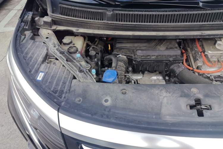 Used Denza D9 2024 DM-i 980 Four-Wheel Drive Flagship Model Engine Bay Right