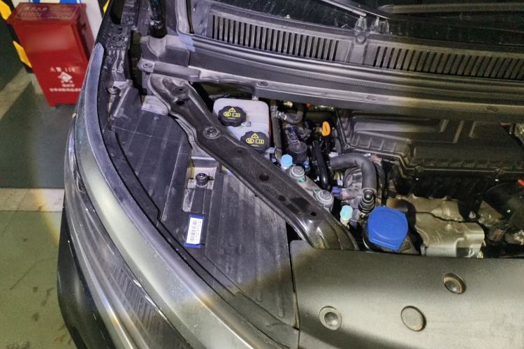 Used Denza D9 2024 DM-i 1050 Luxury Model Engine Bay Right