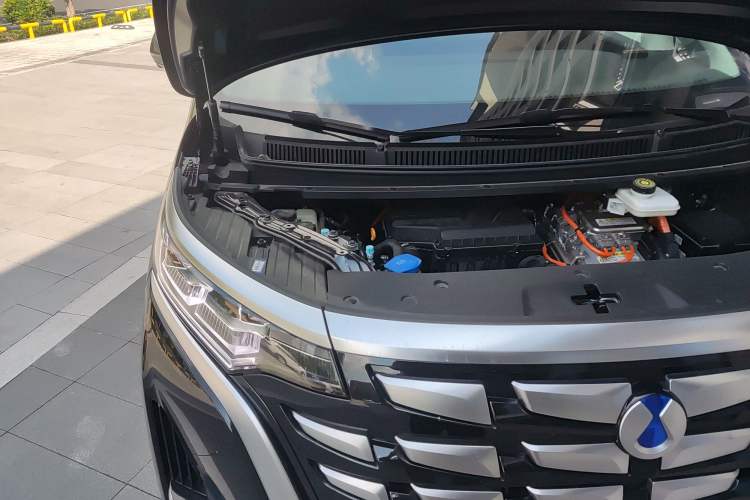 Used Denza D9 2024 DM-i 1050 Luxury Model Engine Bay Right