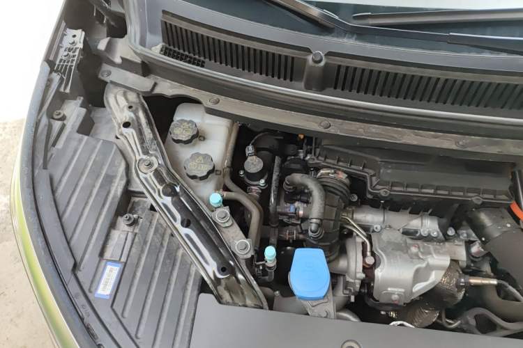 Used Denza D9 2024 DM-i 1050 Luxury Model Engine Bay Right