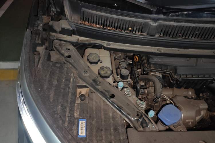 Used Denza D9 2024 DM-i 1050 Luxury Model Engine Bay Right