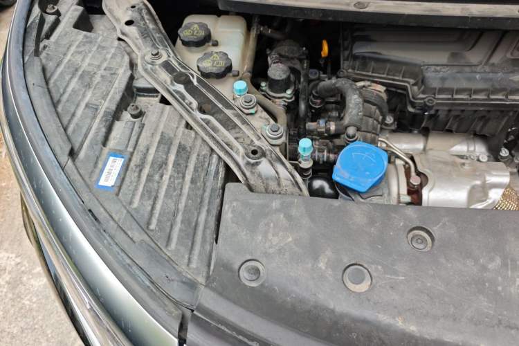 Used Denza D9 2024 DM-i 1050 Luxury Model Engine Bay Right