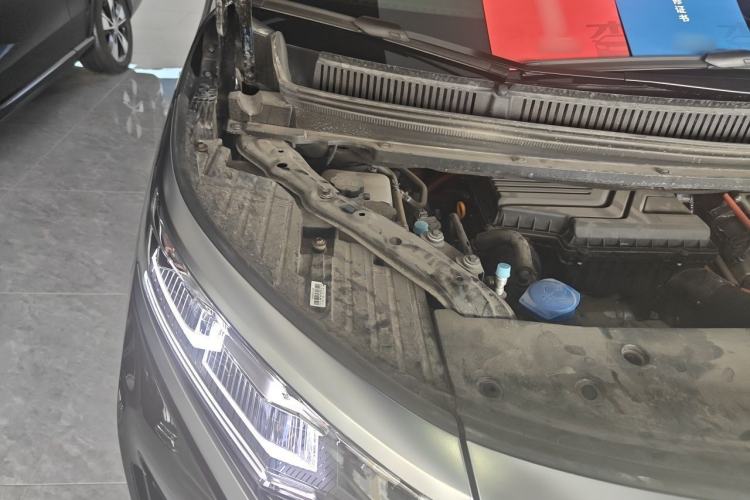 Used Denza D9 2024 DM-i 980 Four-Wheel Drive Prestige Model Engine Bay Right