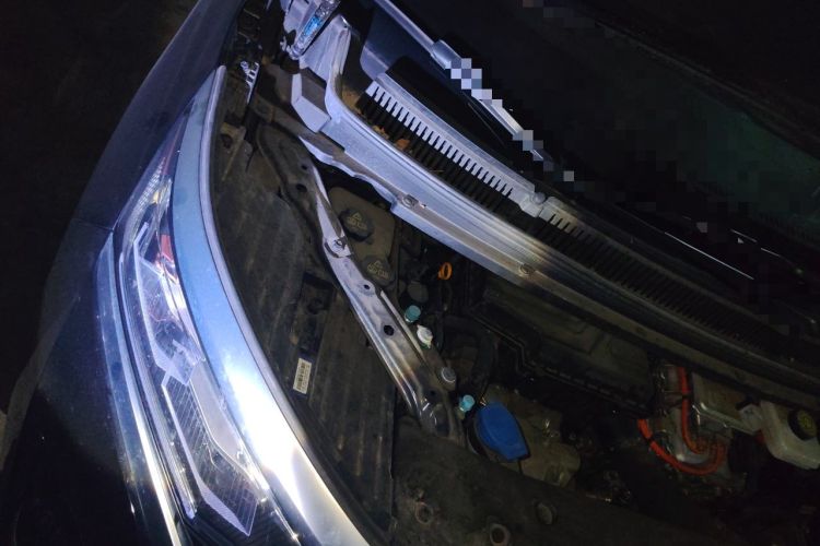 Used Denza D9 2024 DM-i 1050 Luxury Model Engine Bay Right
