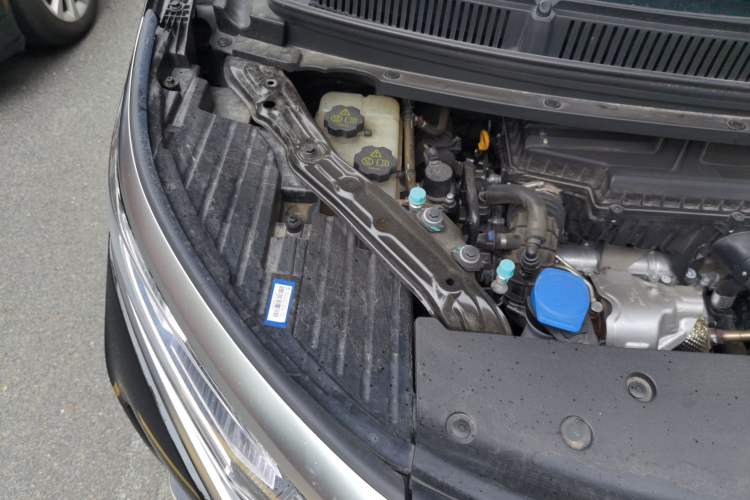 Used Denza D9 2024 DM-i 1050 Luxury Model Engine Bay Right