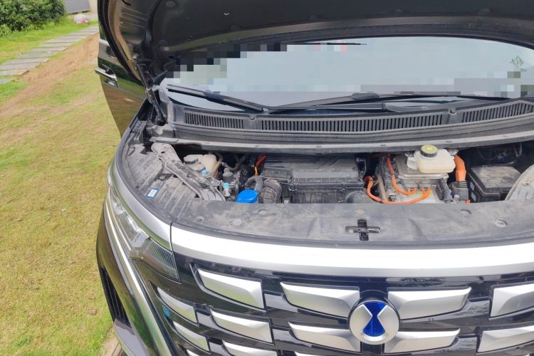 Used Denza D9 2024 DM-i 1050 Luxury Model Engine Bay Right