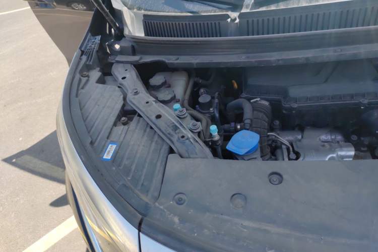 Used Denza D9 2024 DM-i 1050 Luxury Model Engine Bay Right
