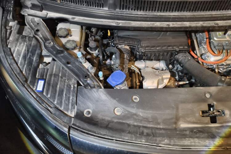 Used Denza D9 2024 DM-i 1050 Luxury Model Engine Bay Right