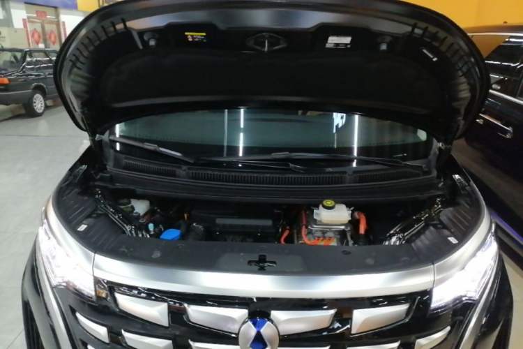 Used Denza D9 2024 DM-i 980 Four-Wheel Drive Prestige Model Engine Bay