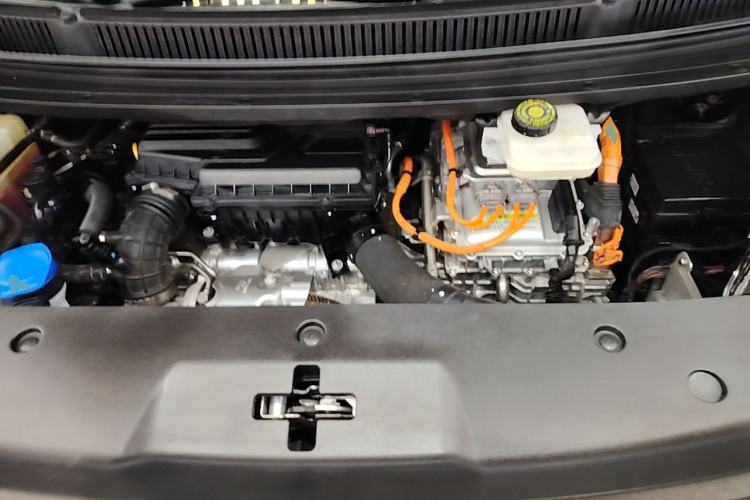 Used Denza D9 2024 DM-i 980 Four-Wheel Drive Flagship Model Engine Bay