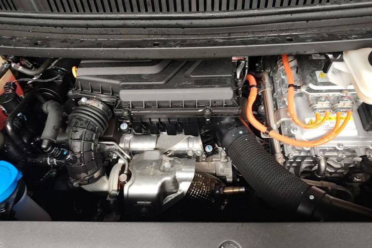 Used Denza D9 2024 DM-i 1050 Luxury Model Engine Bay