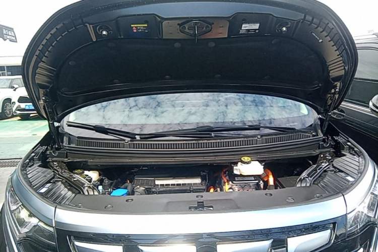 Used Denza D9 2024 DM-i 980 Four-Wheel Drive Flagship Model Engine Bay